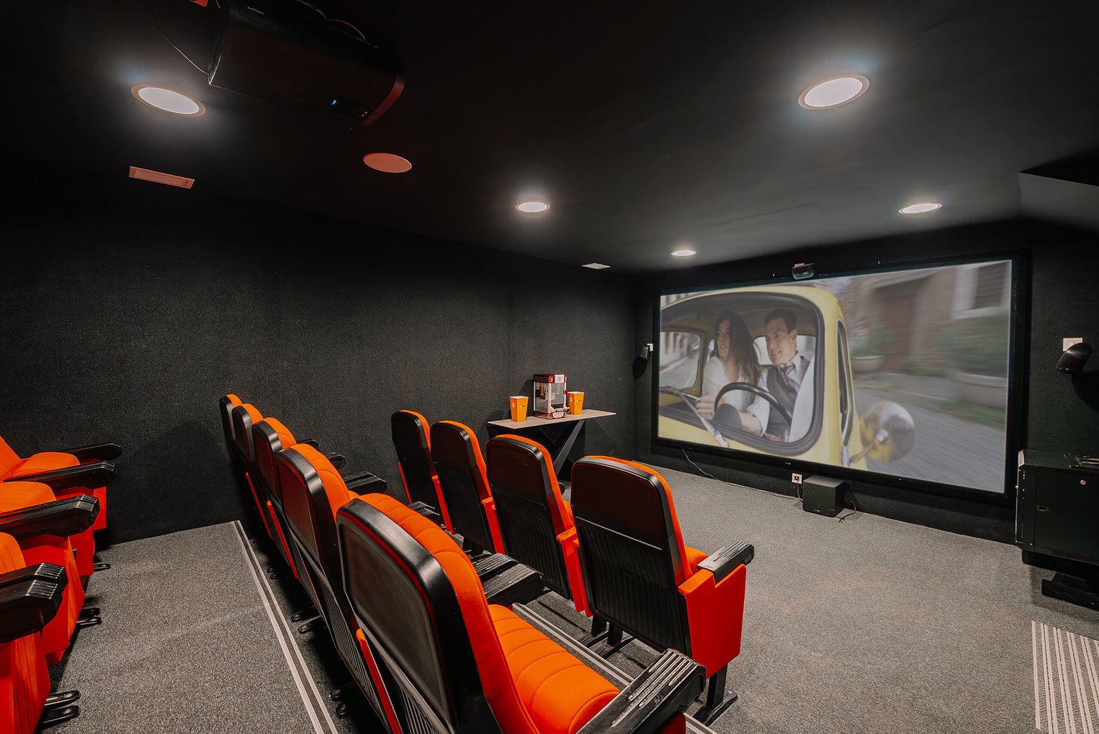 2 Bedroom apartment, just 100 meters from the beach