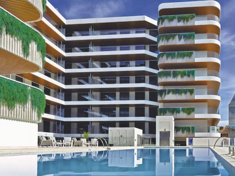 2 Bedroom apartment, just 100 meters from the beach