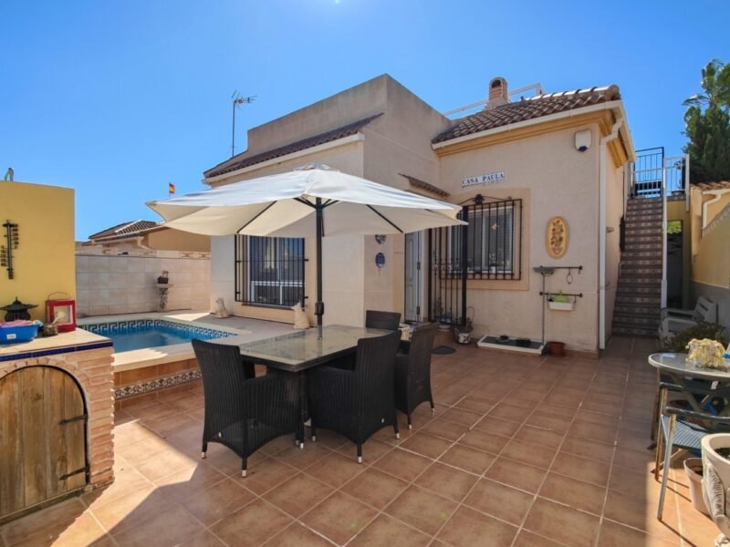 Impresionante villa con piscina privada y un gran apartamento de invitados