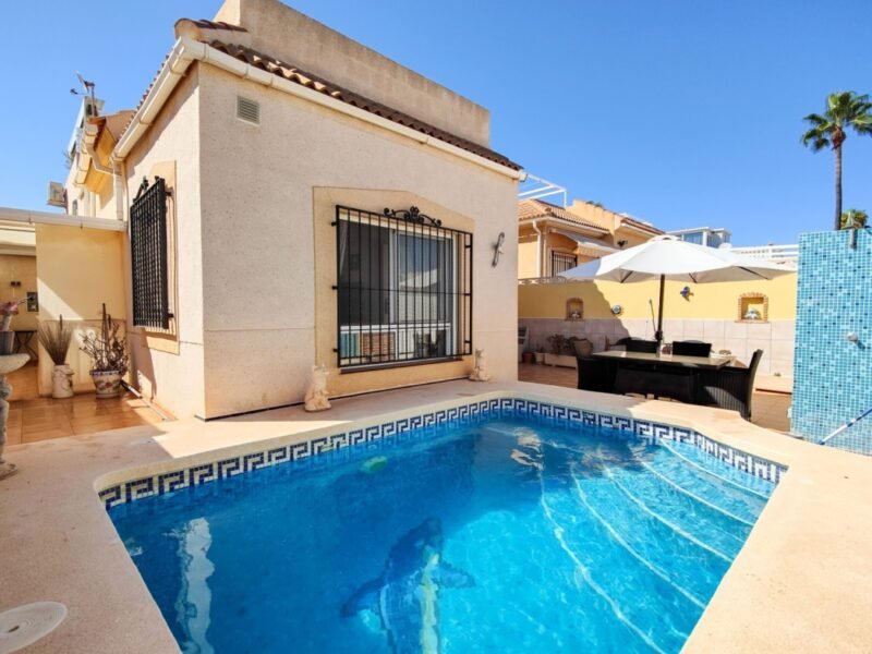 Impresionante villa con piscina privada y un gran apartamento de invitados