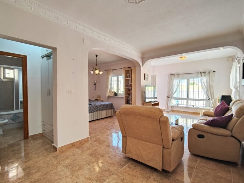 Impresionante villa con piscina privada y un gran apartamento de invitados