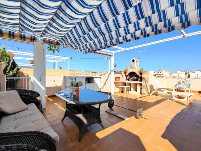 Impresionante villa con piscina privada y un gran apartamento de invitados