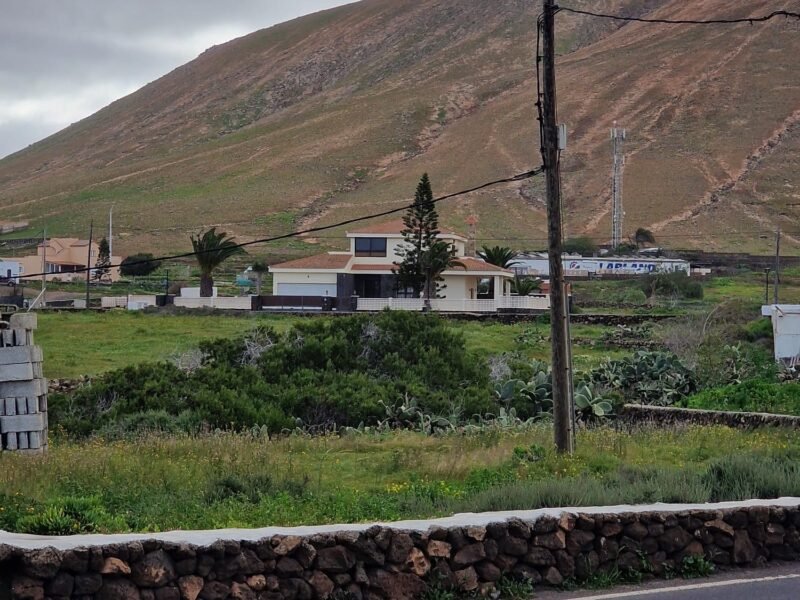 Parcela edificable 988m2 luz-agua