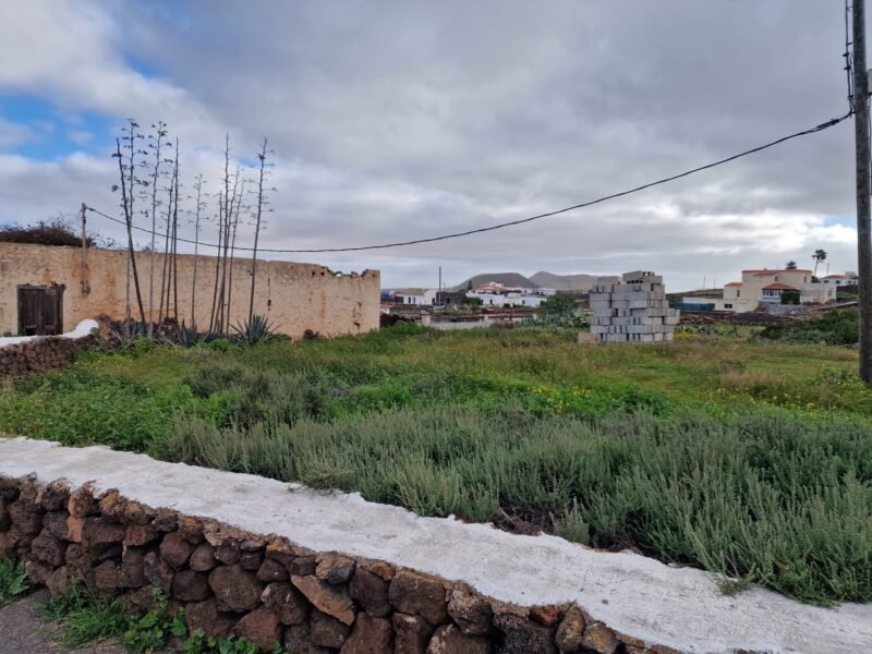 Parcela edificable 988m2 luz-agua